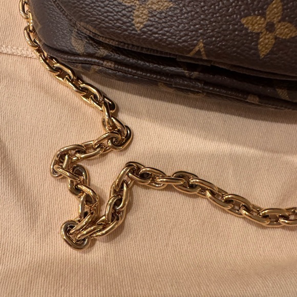 Louis Vuitton Monogram Mini Bumbag - Picture 2 of 8